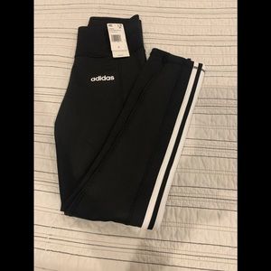NWT Adidas women leggings.
Size:Small